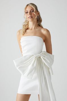 If you're tying the knot in a city setting, keep it light and contemporary with a flirty mini dress. Better yet, make a statement and opt for a truly eye-catching dress like this one. Featuring a flattering bandeau bodice and an oversized bow at the waist. Made from satin back crepe: cut from a luxuriously smooth crepe with a subtle sheen to the back, this fabric drapes softly over your silhouette for a figure skimming finish. Level of stretch: little. This dress fastens with a rear concealed zip. Outfits With Bows, Bridal Mini Dress, Bridal Mini, Bow Bandeau, Dress Better, Work Wear Outfits, Bachelorette Outfits, Tying The Knot, Floral Outfit