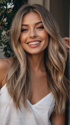 Bronde Haircolor Cool Tone, Bronde Haircolor With Fair Skin, Curtain Bangs With Money Piece, Highlights And Curtain Bangs, Honey Bronde Haircolor, Hair Colors For Fair Skin, Sandy Highlights, Bronde Haircolor With Money Pieces, Haircolor Ideas