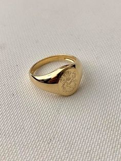 Coat of Arms Family Crest Ring, Crest Engraved ring, Personalized Ring, Pinky ring Engraved Signet ring with Oval Seal- Best quality 18k Gold Plate Great for Men or Women. Looks great on any finger, and especially cool as a pinky ring. Please note in Personalization at checkout. : The Family Crest/image you want me to engrave The product will arrive to you packed in gift box and padded envelope to maintain the product For more rings from us: https://www.etsy.com/il-en/shop/Limajewelry?section_id Signate Rings Men, Signet Ring Men Pinky, Vintage Sterling Silver Tarnish-resistant Signet Ring, Vintage Tarnish Resistant Promise Ring, Gold Oval Engraved Ring Stamped 925, Vintage Tarnish-resistant Promise Ring, Symbolic Tarnish Resistant Promise Ring, Oval 14k Gold Signet Ring Stamped 925, Symbolic Oval Signet Ring For Promise