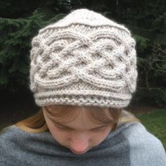 Not free pattern but nice idea Saxon Braid Cabled Cap Reversible Cable Scarf, Cable Scarf, Knitting Hats, Hairpin Lace, Knitted Items, Cable Hat, Crocheted Hats, Cap Patterns, Knitting Videos