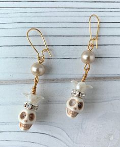 "Stunning soft creamy palleted sugar skull and pearl earrings. Nickel free, gold plated ear wires. Complete the look with the coordinating \"Oleander Queen Mum\" or \"Oleander Charm Necklace\" found in my necklace section. These make a great gift or something fun to treat yourself! Thanks for visiting my Etsy!" Gold Skull Earrings Nickel Free, Gold Skull-shaped Earrings, Sugar Skull Jewelry Diy, Sugar Skull Jewelry, Diy Wire Earrings, Sugar Skull Earrings, Diy Jewelry Earrings, Beaded Earrings Diy, Bride Earrings