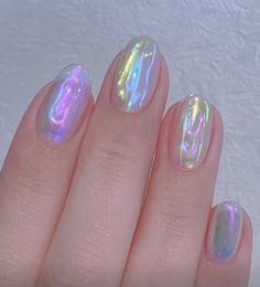 Mermaidcore Nails, Irridescent Nails, Fashion Outfits Fall, Holographic Nail Designs, Iridescent Nails, Hottest Nail Trends, Creative Nail Art, Opal Nails, Holo Nails