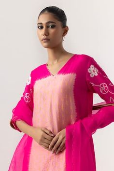 Peach and pink shaded silk kurta with floral bandhani motifs. Paired with a pant and stole. - Aza Fashions Fitted Pink Traditional Wear With Bandhani Print, Pink Bandhani Salwar Kameez For Eid, Multicolor Art Silk Kurta With Cutdana, Pink Bandhani Print Designer Sets, Pink Bandhani Print Chanderi Salwar Kameez, Pink Silk Dupatta For Spring, Pink Bandhani Print Salwar Kameez For Eid, Pink Bandhani Salwar Kameez For Diwali, Pink Bandhani Print Sets For Summer