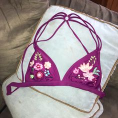 Sz M Bikini Top W Stitched Bright Floral Design. A Purple Plum Color. Straps Are Adjustable And Three Straps Connect To A Decorative Loop On The Back. This Is New Without Tags. Hibiscus Flower Bikinis, Flower Bikinis, Pinterest Wishlist, Beachy Clothes, Billabong Swim, Clothing Shopping, Loop Design, Purple Plum, Swim Suits