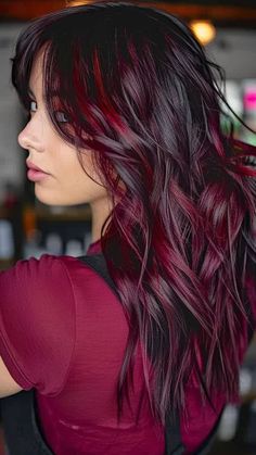 Get the Burgundy Hair of Your Dreams: 25 Expert Ideas for a Stylish Makeover | Lookosm Raspberry Hair, Warm Hair Color, Maroon Hair, Hair Color Burgundy, Shades Of Burgundy, Dark Brown Hair Color, Pretty Hair Color