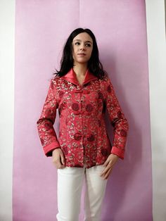 This is an incredible stunning Chinese jacket with typical Chinese motif and frog closure. Colors are red, white and black. Long sleeves and V neckline. Perfect for a ceremony. Label: Da Mutang Zuhang . Material: silk satin Size: XXL indicated but in the reality it fits M size. Shoulders: 86 cm Bust: 102 cm Waist: 90 cm Hips: 106 cm Totale length: 64 cm Sleeve length: 58 cm Mint condition. Contact us for more info or photos. International custom duties are paid by receiver. Customers are asked t Traditional Fitted Red Blazer, Red Long Sleeve Festive Blazer, Red Long Sleeve Blazer For Festive Occasions, Festive Red Long Sleeve Blazer, Red Ceremonial Winter Outerwear, Ceremonial Red Winter Outerwear, Red Spring Wedding Outerwear, Chinese Jacket, Frog Closure