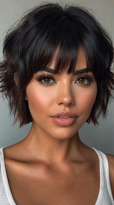 Looking for a fresh new hairstyle? Browse our website for short mom haircuts that are both trendy and easy to maintain. Short Hairstyle Women 30s Brunette, Short Mom Haircut, Hot Mom Haircut, Mom Hairstyles Short, Hairdo Ideas, Shark Hair, Short Mom, Mom Haircuts, Blonde Style