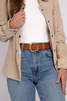 a women wearing a brown western belt for jeans Frontier Fashion, Handmade Leather Belts, Studded Belts, Western Leather Belt, Handmade Leather Belt, Waist Belts, Western Belt, Americana Fashion, Belt Design