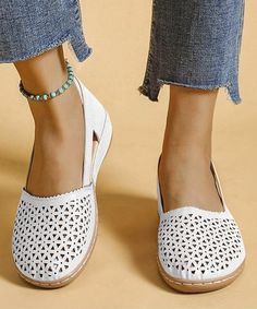 Comfortable White Slip-on Flats, Comfortable White Slip-ons With Flat Heel, Comfortable White Flat Heel Slip-ons, Comfortable White Flats With Round Toe, Comfortable White Summer Walking Shoes, Comfortable White Walking Shoes For Summer, Comfortable Flat Slip-ons For Spring, White Round Toe Walking Shoes For Summer, White Walking Shoes For Summer