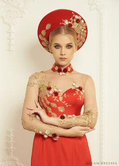 Custom made Vietnamese bridal hat Color: red and gold Medium height Please email your head circumference when order custom size phuong@dreamdressesbypmn.com Gold Ao Dai, Vietnamese Wedding, Bridal Hat, Wedding Hat, Dream Dresses, Peacock Design, Head Circumference, Red And Gold, Wedding Theme