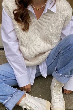 Gen Z Preppy Fashion, Women Comfortable Outfits, Classic Elegant Style Outfits, Layered Spring Outfits, Trendy Casual Outfits For Women, Spring Clothing Styles, Minimalist Lookbook, Ireland Fits, Brunch Looks