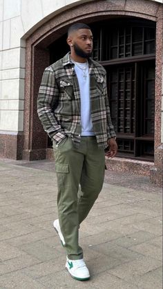 Jeans And T Shirt Outfit For Men, Casual Wear For Men Street Style, Mens Athletic Streetwear, Spring Outfits For Men Street Styles, Outfit Homme Aesthetic, Summer Looks Men Aesthetic, Easter Fits Men, Guys Casual Outfits Street Style, Green Fall Outfit Men