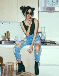 Ripped denim with boots are perfect for edgy outfits! Moda Grunge, Look Grunge, Instagram Baddie, Trendy Swimwear, Tumblr Outfits, Going Out Outfits, Ripped Denim, Edgy Outfits, Inspiration Mode