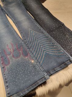 Badazzel Jeans Diy, Bedazzled Jeans Diy, Bedazzled Clothes Diy, Diy Bedazzled Jeans, Diy Rhinestone Jeans, Blinged Jeans, Bedazzled Pants, Bejeweled Jeans, Oxford Jeans