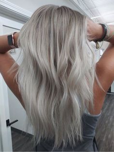 Rooted Cool Blonde, Ice Blonde Shadow Root, Icy Ash Blonde Hair With Shadow Root, Icy Blonde Shadow Root, Ice Blonde With Shadow Root, White Blonde Babylights, Platinum Root Melt, White Blonde Hair With Roots, Icy Blonde With Root Smudge