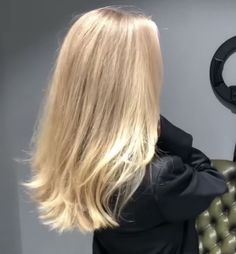 Died Blonde Hair, Level 9 Hair, Blonde Bleached Hair, Hairstyles For Summer, Hair Levels, Blonde Hair Goals, Haircut 2023, Summer Blonde Hair, Haircut 2024