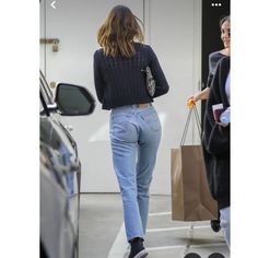 Very Petite Vintage 501 Levis True Gem Looks The Bum Looks Snatched Waist 11.5 Rise 9.5 Hip 18” Inseam From Crotch Down 29” #Vintage501 #Vintagelevis #Leviswomen Kendall Jenner Levis, 501 Levis Women, Snatched Waist, Vintage 501, Levis Vintage, Jenner Outfits, Denim Chic, Levi Jeans Women, Hot Jeans