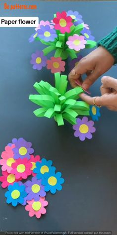 paper crafting ideas 3rd Grade Arts And Crafts Project Ideas, Plants Crafts For Kids, Paper Flowers Diy Easy Simple, 3d Flower Craft, Wednesday Crafts, Simple Paper Flowers, Diy Paper Flowers Tutorial, Origami Flower Bouquet