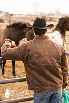 The Landsman Jacket not only looks like its worked a long day, its ready to keep on working with action back shoulder gussets and dual entry pockets. Short Uggs, Western Boots For Men, Work Boots Men, Jumpsuit Jacket, Back Shoulder, Brown Jacket, Trading Company, Polar Fleece, Papua New Guinea