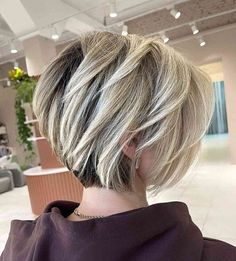 48 Stylish Long Pixie Bob Haircuts for a Unique Length and Style Mum Haircut, Pixie Bob With Bangs, Long Pixie Bob, Pixie Bobs, Chin Length Haircuts, Women Right, Big Personality