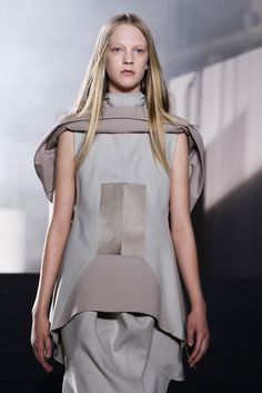 Rick Owens Fall 2015 Ready-to-Wear - Collection - Gallery - Style.com Layer Clothes, Sculptural Fashion, Monochrome Fashion, Black Streetwear, Lovely Clothes, Surface Textures, Fall 2015