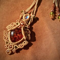 Amber Energy, Macrame Inspiration, Macrame Jewellery, Macrame Necklaces, Necklace Macrame, Glowing Necklace, Choker Pendant, Macrame Patterns Tutorials, Micro Macramé