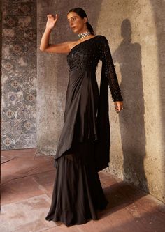 Nidhika Shekhar-Black Husna Utsav Gown-INDIASPOPUP.COM Evening Sangeet Outfit, Night Party Wear Dresses Western, Cocktail Party Outfit Indian, Cocktail Gowns Evening Party, Black Gown Indian, Indian Evening Gown, Fusion Outfits, Western Gowns, Layered Gown