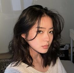 Ombre Hair Color Asian, Curtain Bangs Asian Round Face, Short Wavy Hair With Face Framing Layers, Round Face Shoulder Length Haircut, Short Hairstyle Women Asian Round Face, Short Haircut Reference, Wavy Hair For Round Face, Asian Medium Length Hair With Layers, Shoulder Length With Curtain Bangs