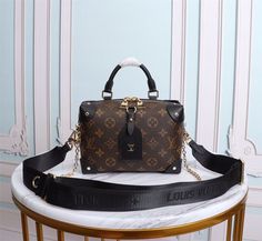 Designer Handbags Louis Vuitton, Top Handbags, Evening Clutch Bag, Vuitton Bag, Lv Bag, Exclusive Bag, Tote Backpack, New Bag, Louis Vuitton Handbags