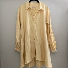 Nwt Free People We The Free Whistler Buttondown, Size Xs. New, Never Worn, Tags Still On. Nicely Weighted With Two Pockets, 1 On Each Side Seam. Unfinished Look To The Edges Per Free People Style. Buttons On Blouson Style Sleeves. Longer Like A Tunic. See Pictures For Details. Cream Cotton Button-up Blouse, Spring Cotton Blouse With Snap Buttons, Cotton Buttoned Blouse For Brunch, Cotton Button Blouse For Brunch, Cotton Button-up Blouse For Brunch, Floral Embroidered Shirt, Duster Dress, Gauze Shirt, Free People Style