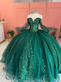 Quince Dresses Emerald Green And Silver, Emarld Green Quinceanera Dresses, Green Quinceanera Dresses With Sleeves, Green Quince Dresses With Sleeves, Emerald Green Quince Dress With Sleeves, Emerald Quinceanera, Emerald Quinceanera Dress