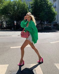 Green Shirt Women, Italian Summer Outfits, Looks Jeans, European Summer Outfits, David Koma, Alexandre Vauthier, Green Shirt