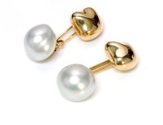 Tiffany & Co. Elsa Peretti Pearl Gold Cufflinks Classic Pearl Earrings With Polished Finish For Formal, Classic Pearl Earrings With Polished Finish For Formal Occasions, Elegant Gold Cufflinks, Classic Yellow Gold Pearl Earrings For Formal Occasions, Classic Gold Pearl Earrings For Formal Occasions, Formal Round Pearl Earrings With Polished Finish, Elegant Gold Cufflinks With Polished Finish, Elegant Yellow Gold Cufflinks For Gift, Classic Round Earrings For Business