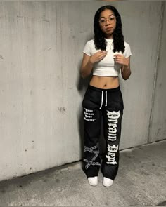 Outfits Black Sweatpants, Cool Sweatpants, Sweatpants Outfit Ideas, Sweatpants Outfits, Cozy Sweatpants, Teen Swag Outfits, Skandinavian Fashion, Baggy Sweatpants, Winter Fashion Outfits Casual