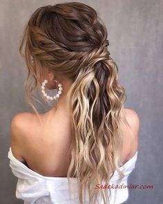 2022 Gelin Saç Modelleri Seçim Yapmakta Zorlanacaksınız - Bayan Kıyafet Kombinleri April Hairstyles, Bridemaids Hairstyles, Prom Hairstyles For Long Hair, Homecoming Hair Down, Wedding Hairstyles For Long Hair, Wedding Hair And Makeup, Homecoming Hairstyles, Ponytail Hairstyles