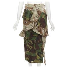 PREEN mixed green khaki camo patchwork ruffled deconstructed cargo skirt XS Reference: AAWC/A00324 Brand: Preen Designer: Thornton Bregazzi Material: Cotton, Blend Color: Green, Green Pattern: Camouflage Closure: Button Fly Lining: Fabric Extra Details: Two flap pockets at the bacl. Made in: Romania CONDITION: Condition: Excellent, this item was pre-owned and is in excellent condition. SIZING Designer size: XS Size reference: US0 / UK6 / IT38 / FR34 / XXS-XS MEASUREMENTS: Waist: 32cm / 12.5" Hip: 41cm / 16" Length: 82cm / 32" This Preen item is authentic. Camo Fashion For Women, Military Inspired Fashion, Camouflage Fashion, Camo Skirt, Thornton Bregazzi, Preen By Thornton Bregazzi, Upcycle Shirt, Diy Jacket, Camouflage Pants