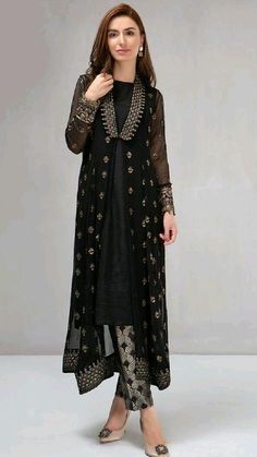 Black Punjabi Suit, Black Salwar Suit, Black Salwar, Dress Design Pakistani, Patiala Suit Designs, Patiala Suit, Gaun Fashion