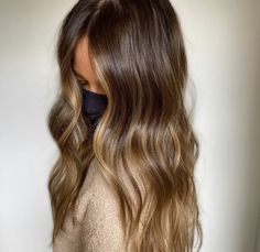 Subtle Balayage For Brown Hair, Golden Babylights Brunette, Minimal Highlights Brown Hair, Subtle Balayage Brunette Sun Kissed, Beachy Brown Hair, Sunkissed Balayage Brunettes, Brunette Beach Hair, Beachy Brunette Hair