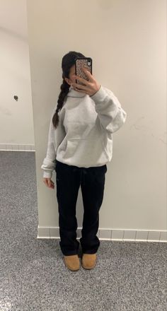 Old Navy Employee Outfit, Grey Crew Neck Outfit, Bummy Outfits For School, Extravagant Outfits, Clothes Amazon, Winter Fall Outfits, Mode Zara, Smink Inspiration