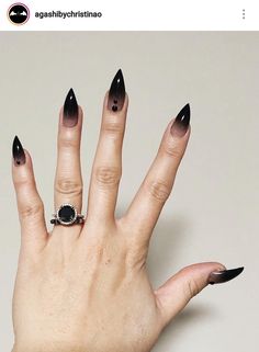 Nails Dipped, Nails Pointy, Nail Art Tattoo, Vampire Nails, Black Ombre Nails, Pointy Nails, Nails Stiletto