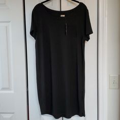 Brand New With Tags Holister Tshirt Dress Super Soft And Flattering Size Medium Black T-shirt Dress For Loungewear, Casual Black T-shirt Dress For Loungewear, Casual Black Knee-length Top, Casual Black Short Sleeve T-shirt Dress, Black Relaxed Fit T-shirt Dress With Crew Neck, Black Relaxed Fit T-shirt Dress With Short Sleeves, Black Relaxed Fit Dress With Crew Neck, Maroon Floral Dress, Black Off Shoulder Dress