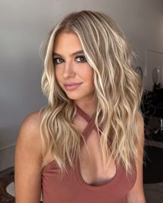 Blonde Highlights For Thinning Hair, Medium Length Hair With Blonde Highlights, Multi Tonal Blonde Hair, High And Low Lights Hair Blonde, Front Blond, No Make Up, Styled Hair, Cool Blonde Hair