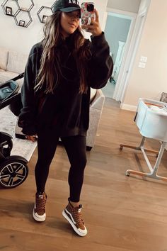 Mom Outfits Fall, Trendy Mom Outfits, Saturday Outfit, Comfy Fall Outfits, Split Sleeve, Women Outfit, Casual Winter Outfits, Outfit Inspo Fall, Edgy Outfits