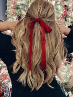 Fest Outfits, Bow Hairstyle, Halo Hair, Ribbon Hairstyle, Hair Ribbon, Penteado Cabelo Curto, Holiday Hairstyles, Christmas Hair