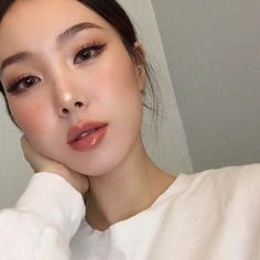 @elfriedmanon Asian Makeup Prom, Asian Makeup Before And After, Eye Bags Makeup, Korean Makeup Tips, Spring Makeup, Asian Makeup