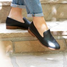 Everyday Slip On Loafer Black Smart Casual Office Shoes, Professional Shoes Women Comfy, Comfy Professional Shoes, Buisness Casual Shoes, Womens Business Shoes, Work Shoes Women The Office, Fall Work Shoes, Casual Work Shoes Women, Comfortable Work Shoes Women