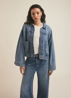 austin Denim Jacket Outfit Women, Oversized Denim Jacket Outfit, Oversize Denim Jacket, Black Tweed Jacket, Outfits Everyday, Jacket Outfit Women, Oversized Denim Jacket, Favorite Daughter, Embroidered Sweater