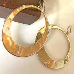 Grab these vintage Ralph Lauren polished gold tone earrings before they are gone. Super rare and in excellent condition, signed RLL.  Details:  * Plating: Gold Tone * Back: Pierced * Mark/Signature: RLL * Era: 60s 70s * Hoop Measurements: Diameter 1.875 in / 5 cm Very good condition.  Arrives nicely packaged for gifting or storing. Find more sparkly goodness at hellosparkly.com. Animal Bows, Ralph Lauren Jewelry, 1928 Jewelry, Vintage Ralph Lauren, Hammered Gold, Ring Watch, Amber Beads, Upcycled Jewelry, Gold Hoops