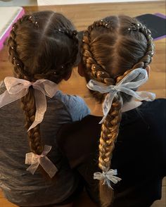 T Ball Hairstyles Kids, Volleyball Braided Hairstyles, Cool Braided Hairstyles For Sports, Hair Styles For Cheer, Cute Sports Hair, Hairstyles For Cheer, Game Day Braids, Wrestling Hairstyles, Cool Braided Hairstyles