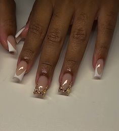 White And Gold Bling Nails, Gold White French Tip Nails, Gold Nail Tips French, Gold Nails Acrylic French Tips, Happy New Year Nails Designs Simple, Gold Gem French Tip Nails, Gold Frenchies Nails, Acrylic Nails Gold And White, Nail Inspo Gold And White